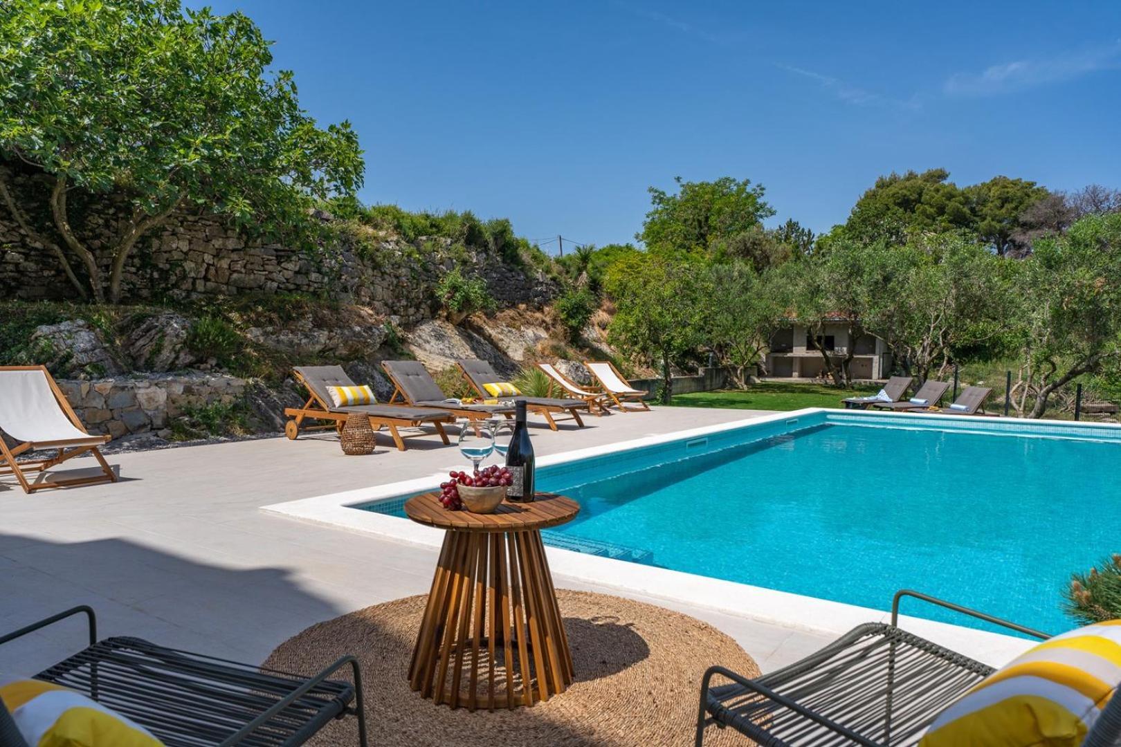 New! Villa Mamma Mia, A 6-Bedroom Property With 40Sqm Pool Podstrana Exteriör bild